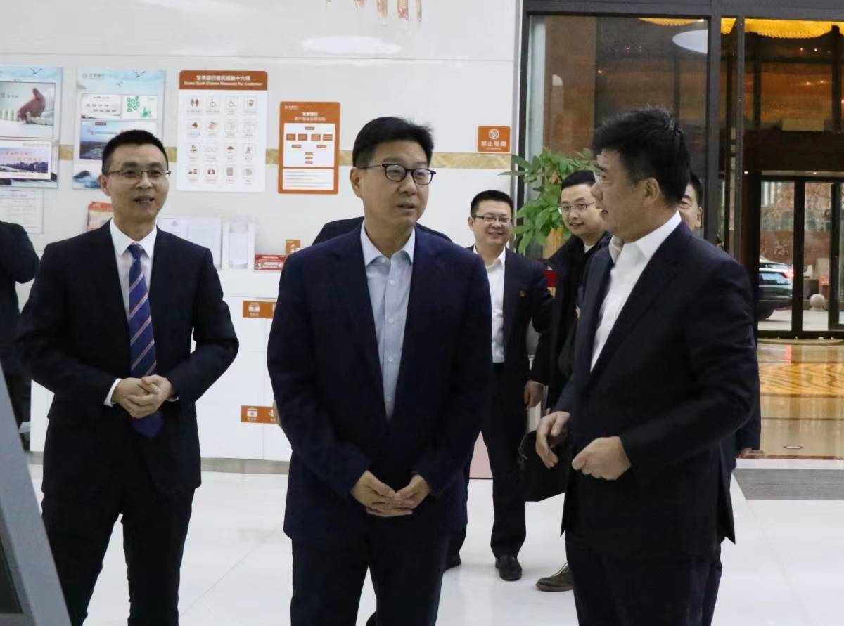 省政府副秘书长马斌,甘肃银行党委书记,董事长刘青,党委副书记,行长王