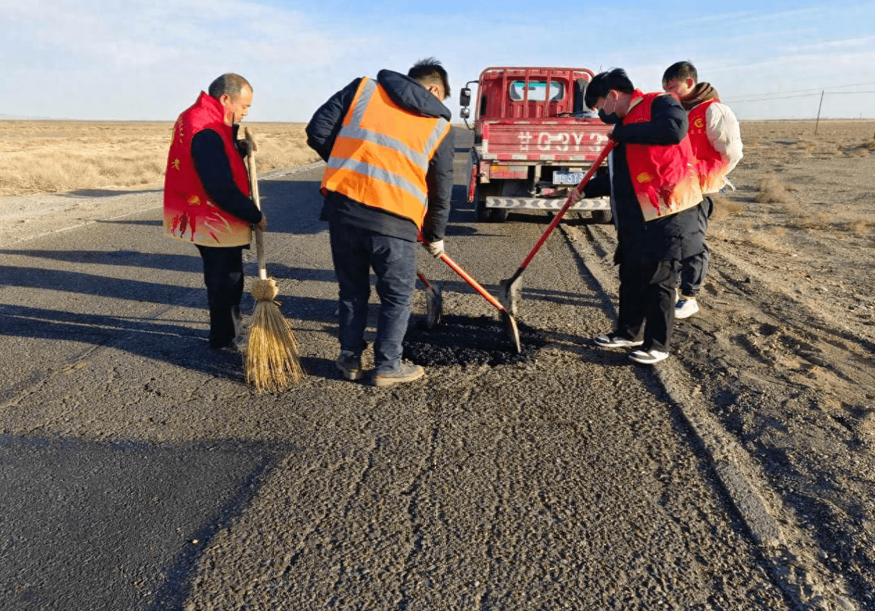 高台县交通运输局开展道路安全隐患排查整治志愿服务活动_进行_群众_路段