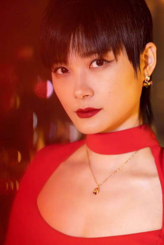 李宇春:音乐中的不疯狂传奇!_舞台_歌词_突破