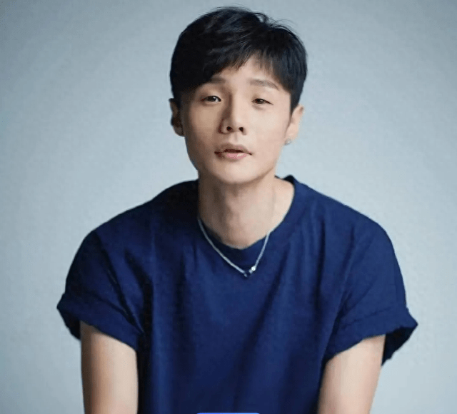 李荣浩的眼睛怎么突然变得这么大了,跟开了特效一样,引发热议!